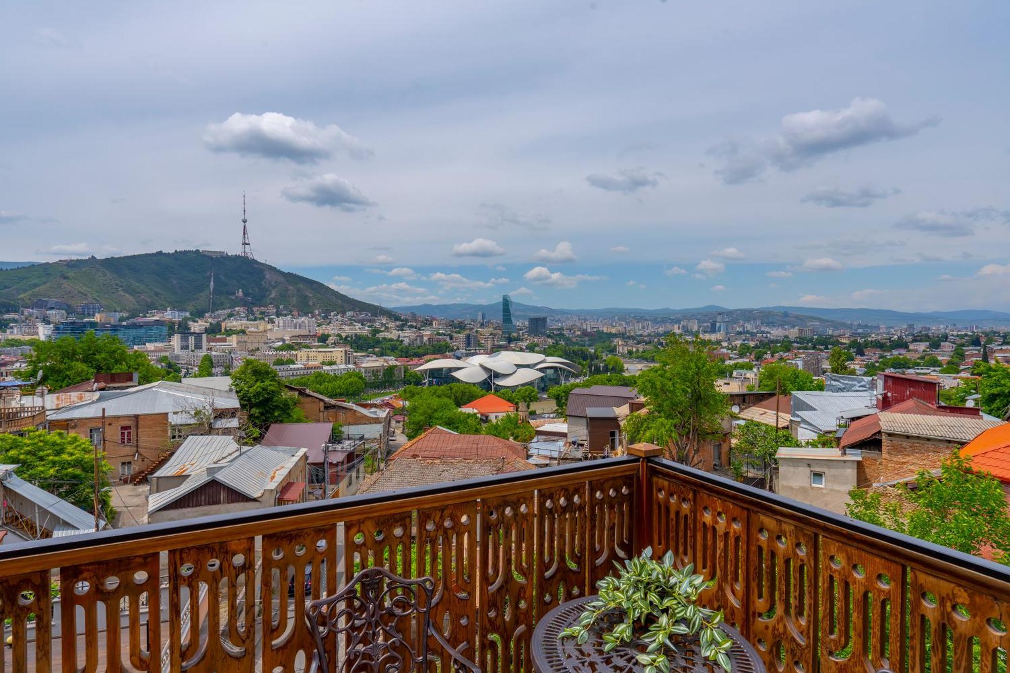 Iris Hotel Tiflis Dış mekan fotoğraf