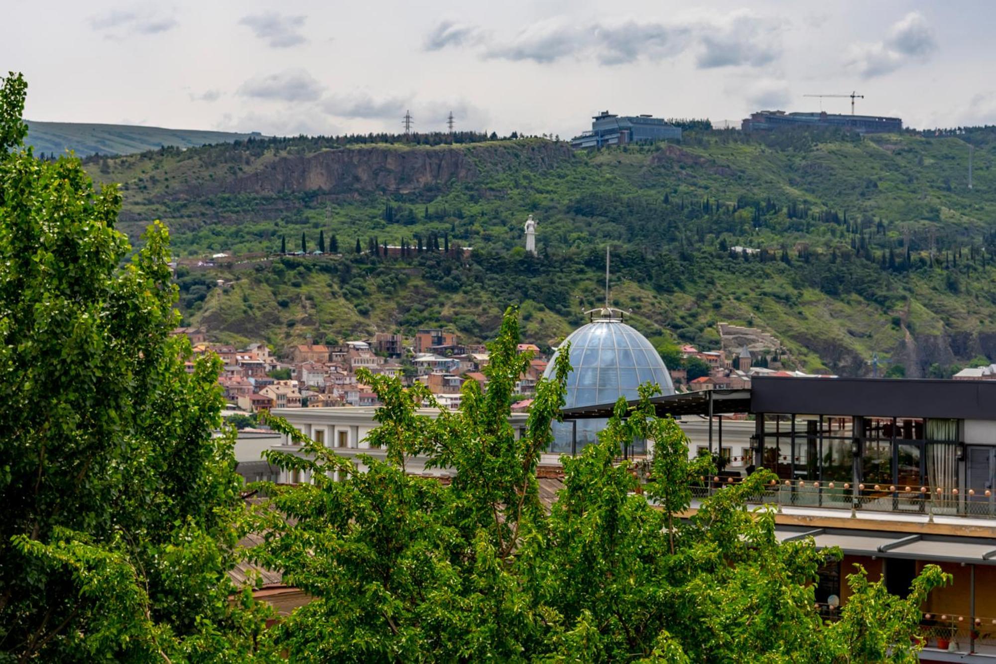 Iris Hotel Tiflis Dış mekan fotoğraf