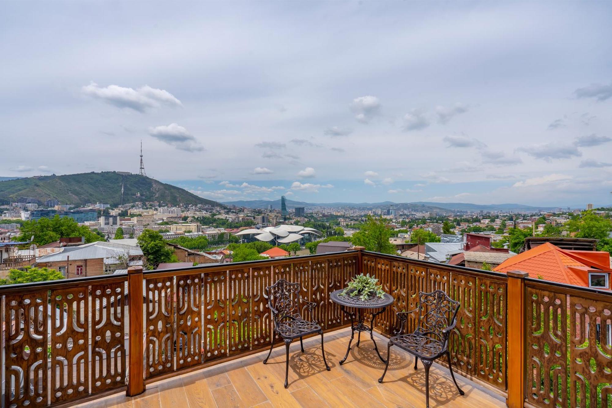 Iris Hotel Tiflis Dış mekan fotoğraf