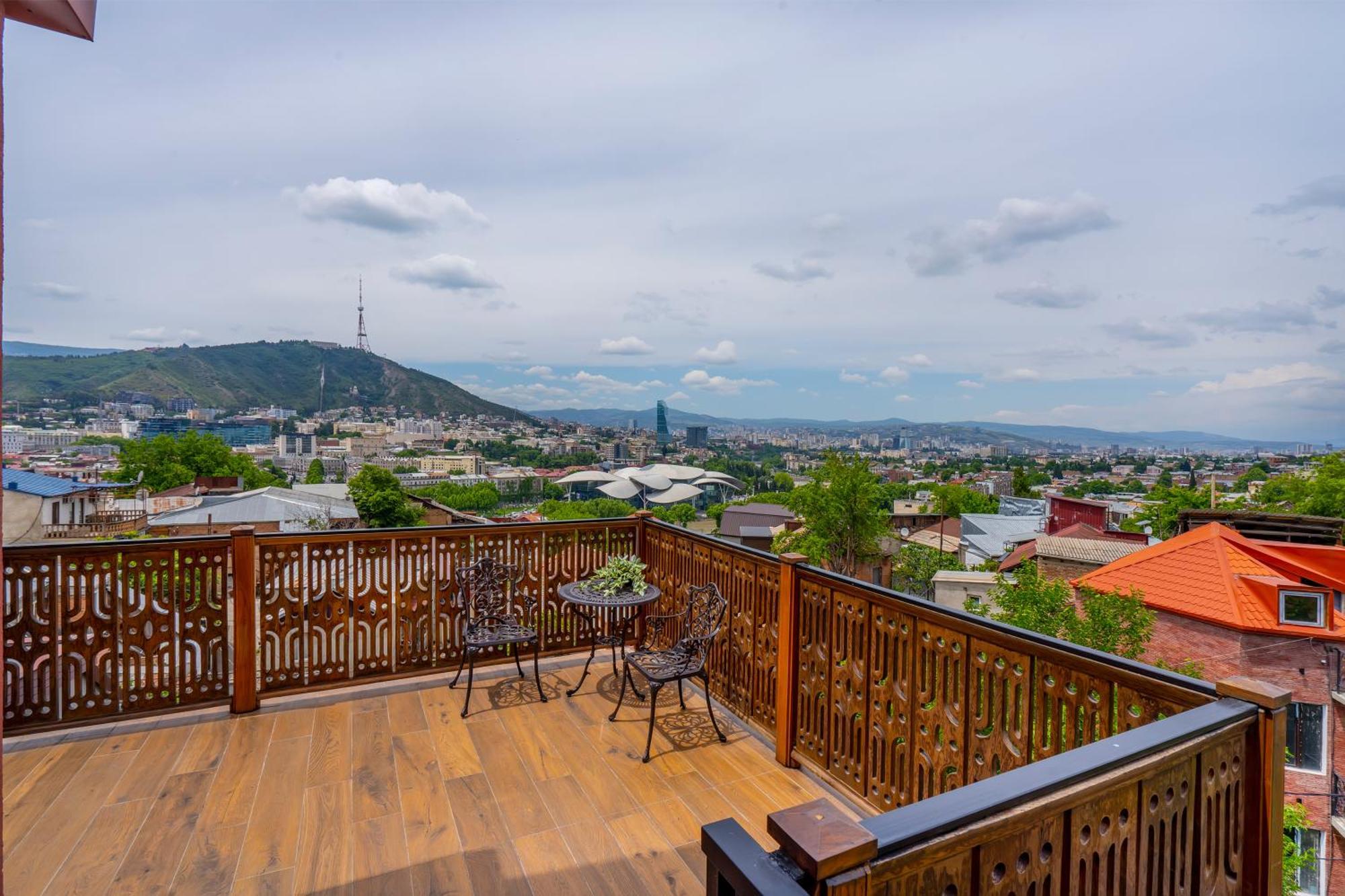 Iris Hotel Tiflis Dış mekan fotoğraf