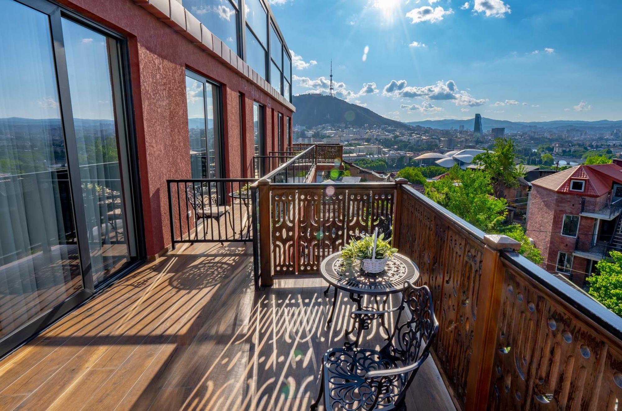 Iris Hotel Tiflis Dış mekan fotoğraf
