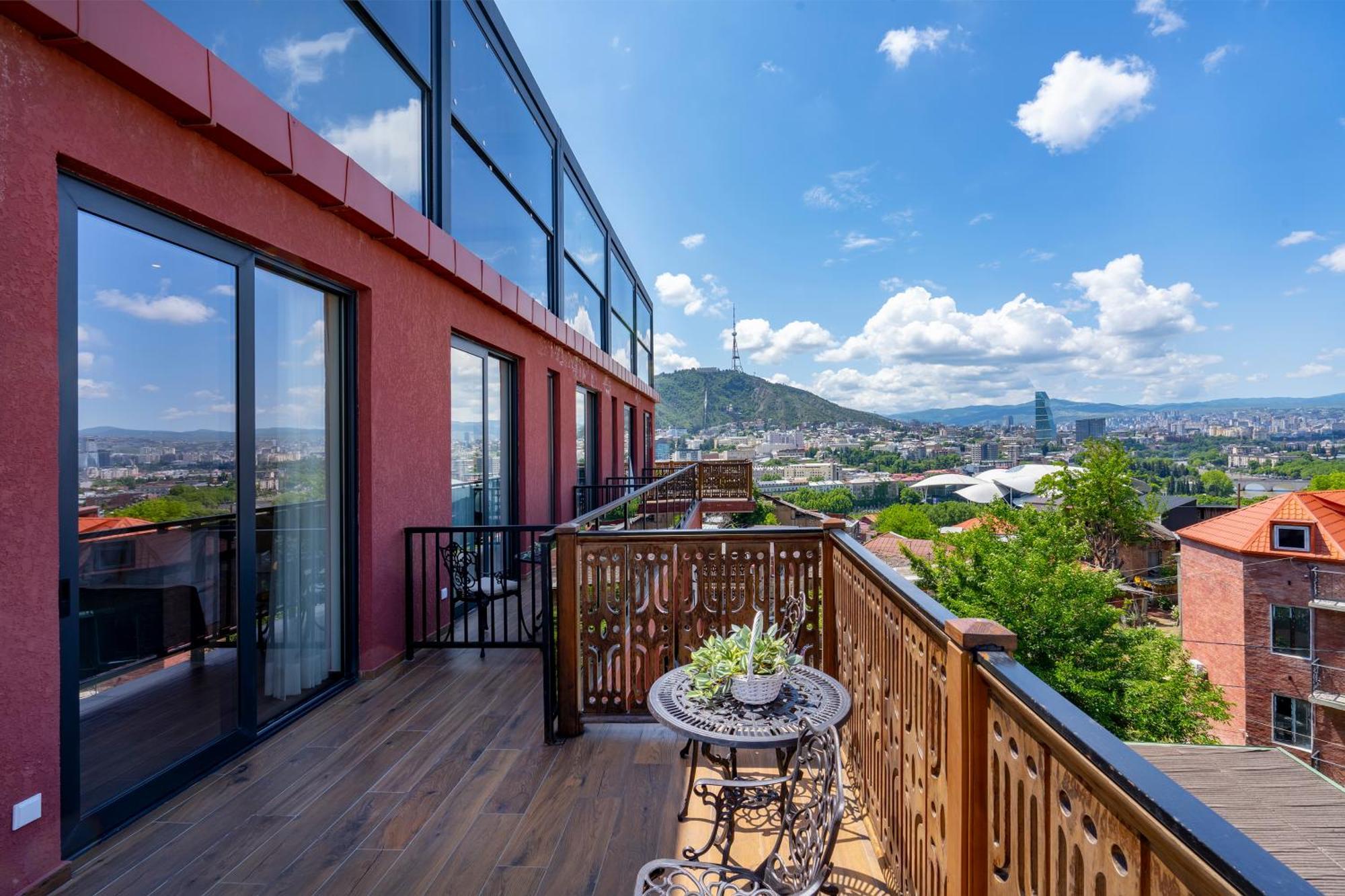Iris Hotel Tiflis Dış mekan fotoğraf