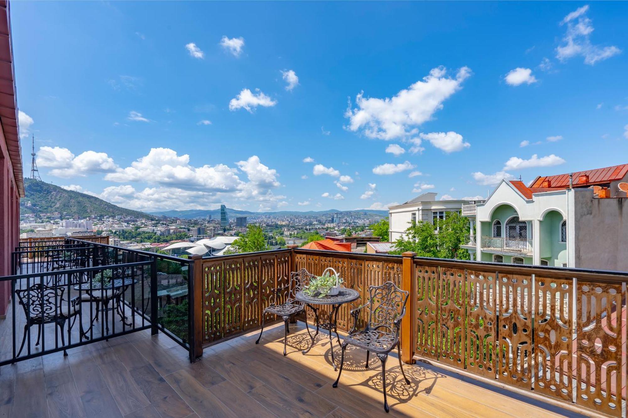 Iris Hotel Tiflis Dış mekan fotoğraf