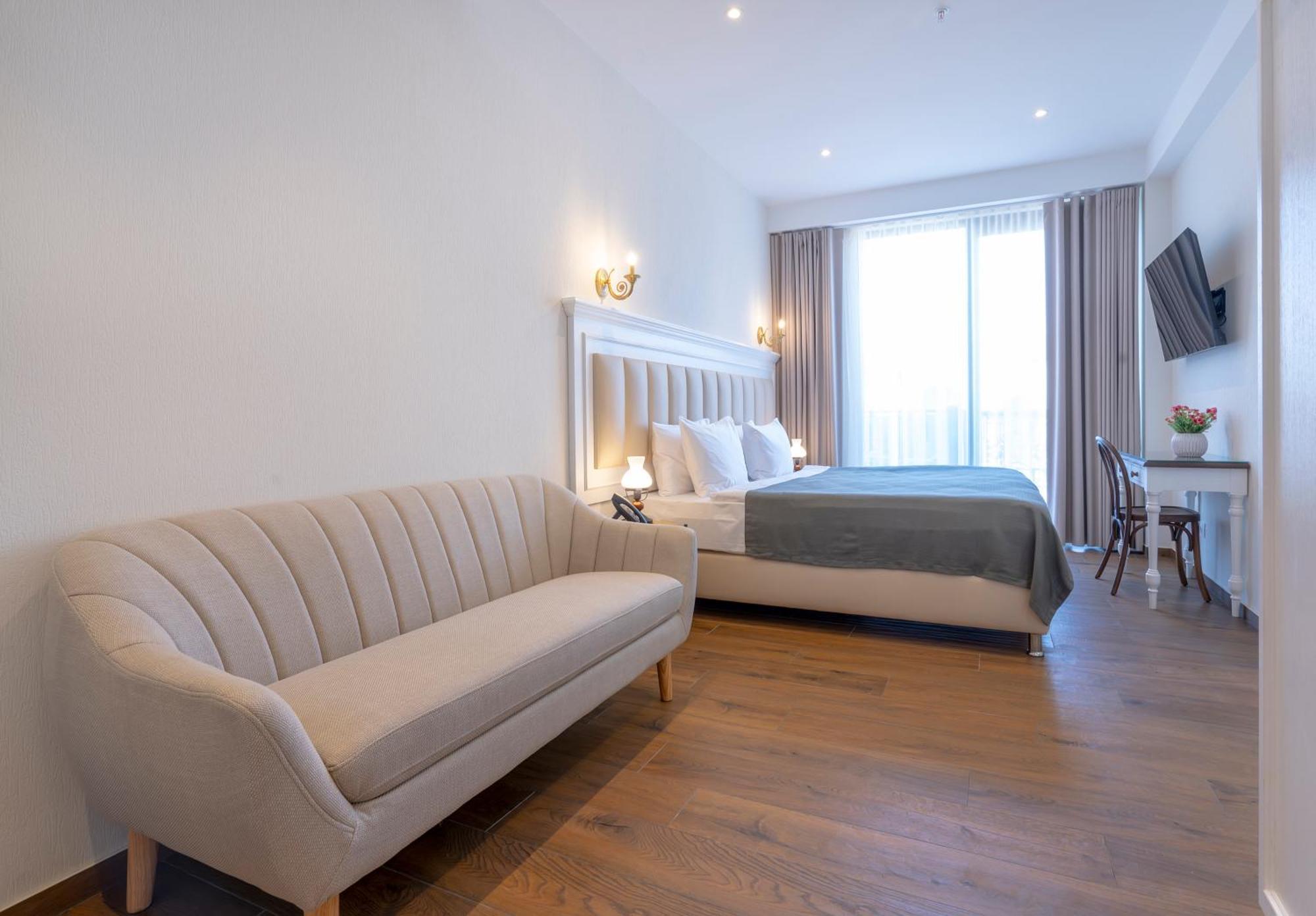 Iris Hotel Tiflis Dış mekan fotoğraf