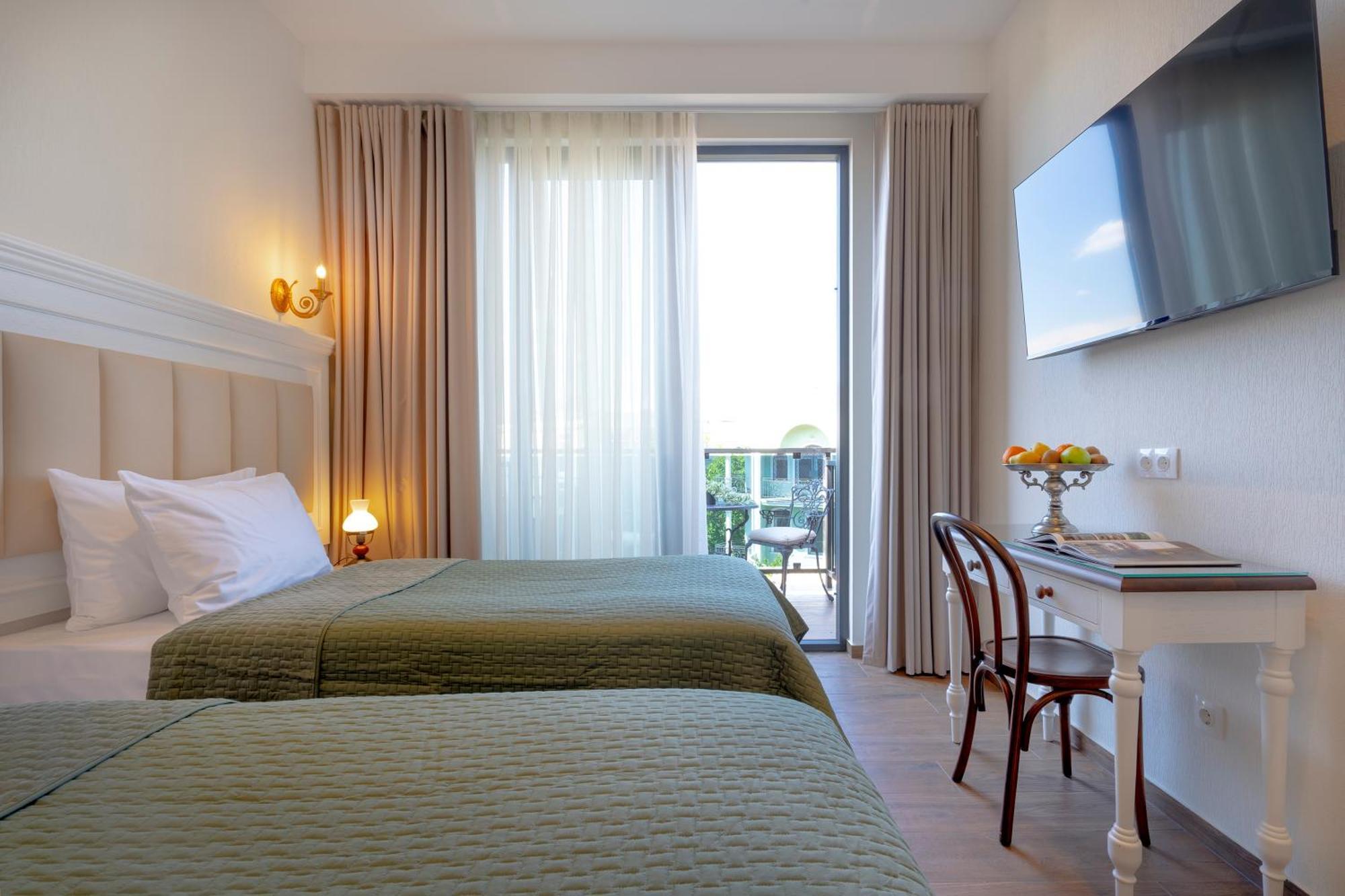 Iris Hotel Tiflis Dış mekan fotoğraf
