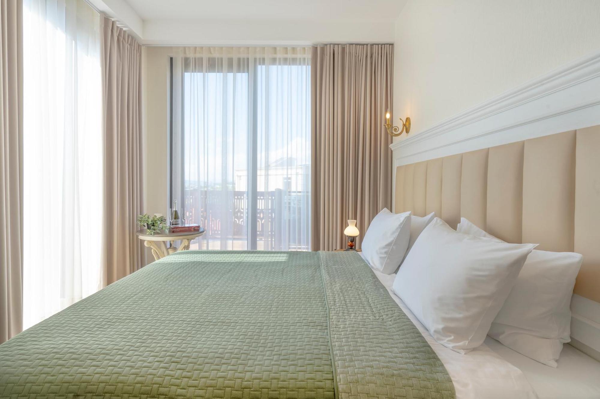 Iris Hotel Tiflis Dış mekan fotoğraf