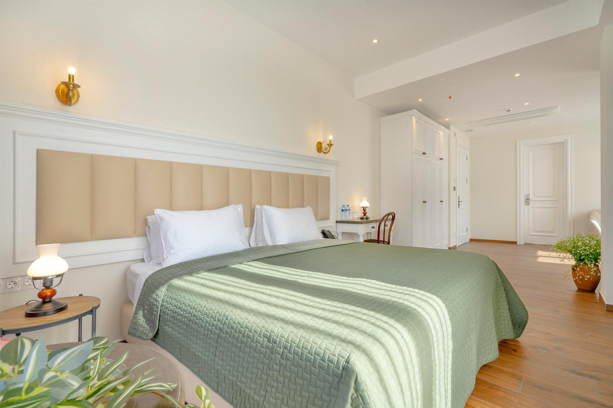 Iris Hotel Tiflis Dış mekan fotoğraf