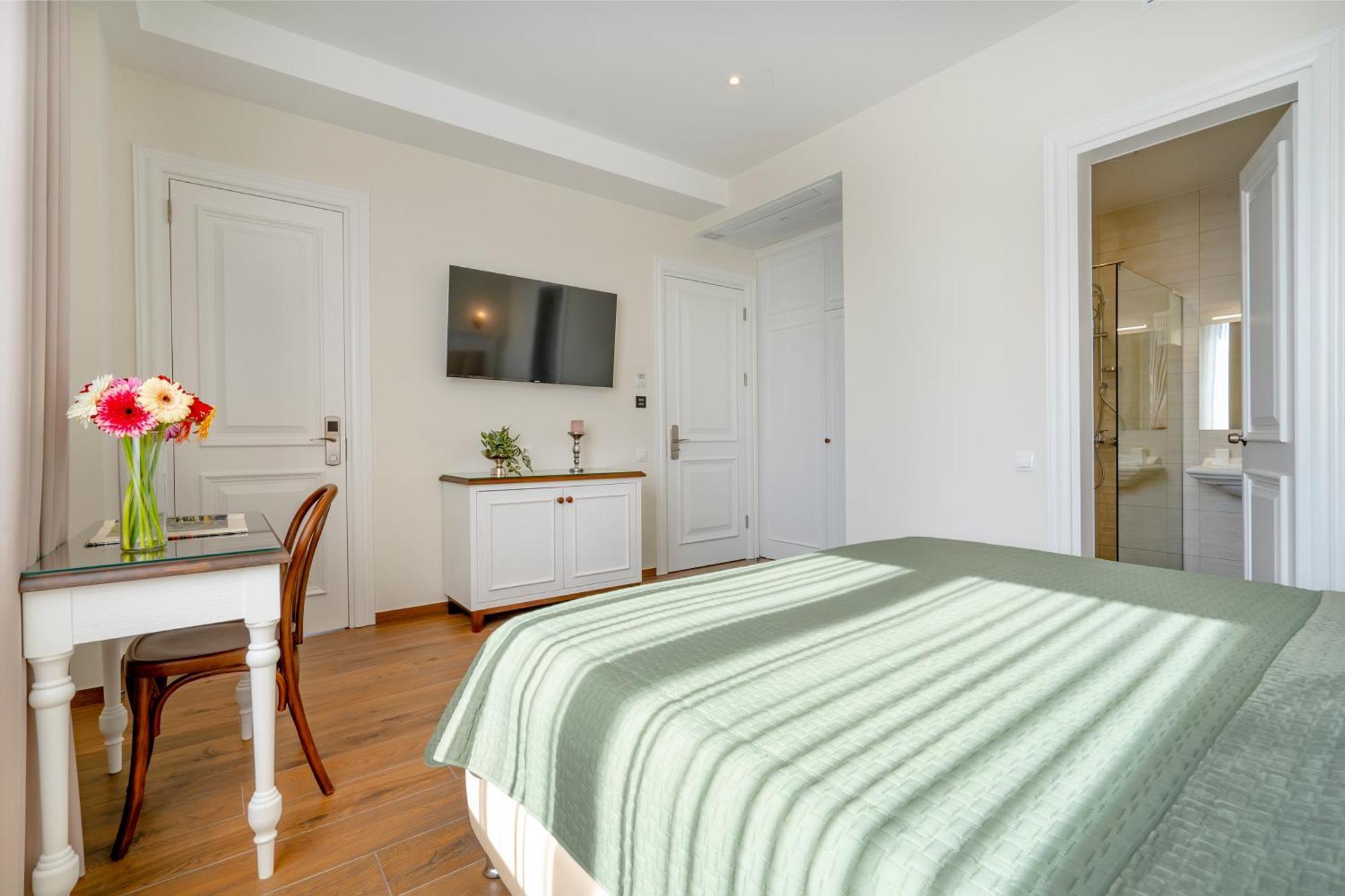Iris Hotel Tiflis Dış mekan fotoğraf